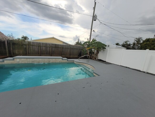 Building Photo - 516 NW 54th St