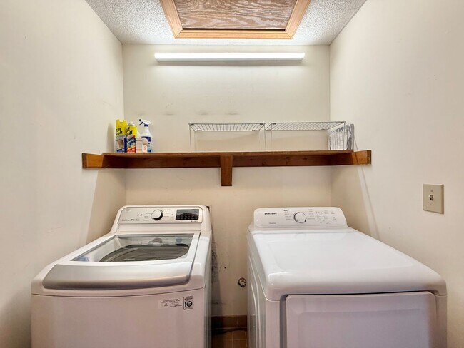 Building Photo - Charming 3BD, 2BA North Raleigh Home in Pr...