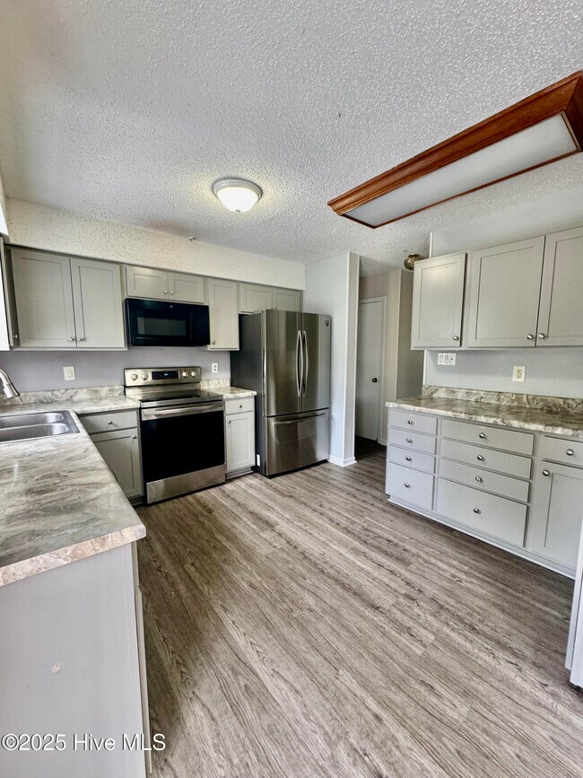 Building Photo - 1001 Pintail Ct
