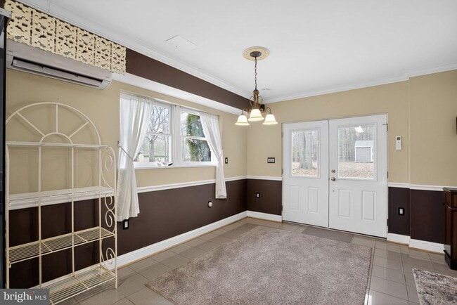 Building Photo - 6605 Ellenwood Dr