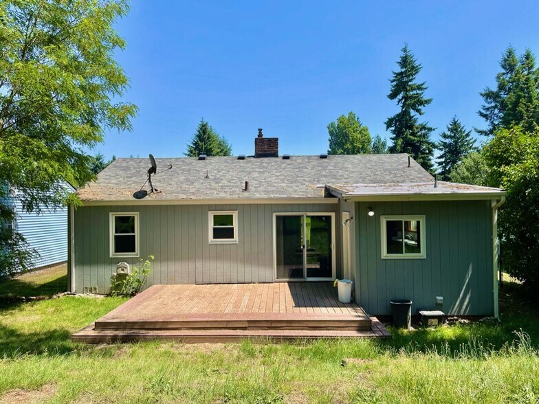 Building Photo - 11721 Roosevelt Way NE