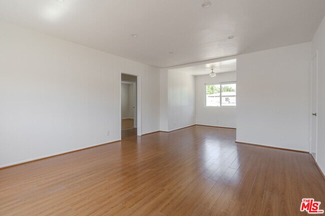 Building Photo - 2210 S Sycamore Ave