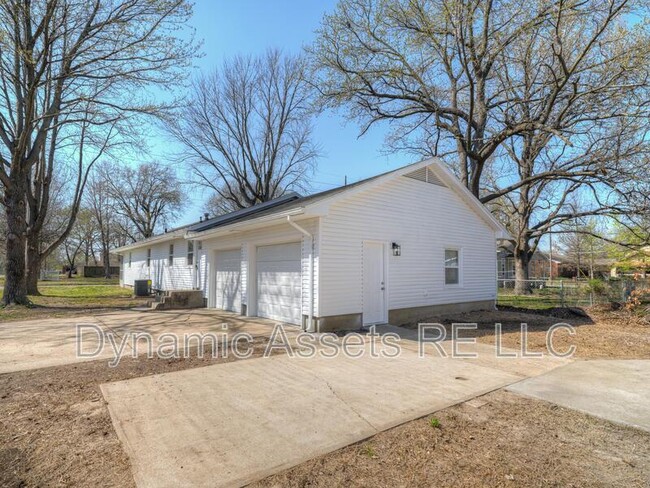 Building Photo - 1902 N Joplin St