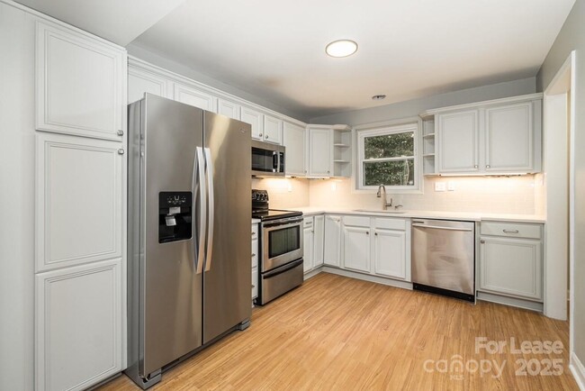 Building Photo - 4014 Sulkirk Rd