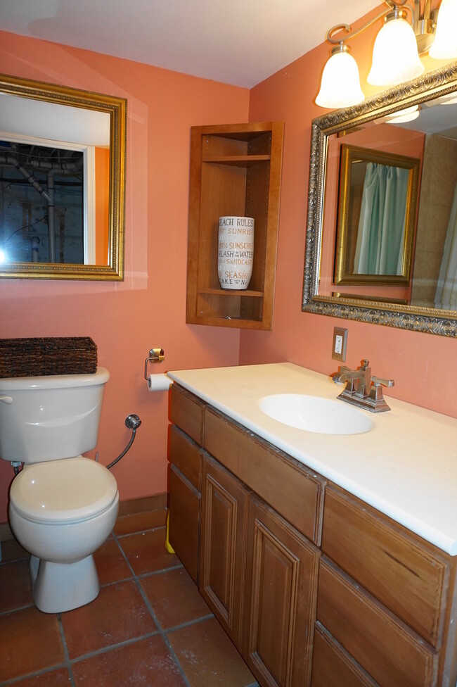 Building Photo - Remodeled 2 Bedroom Townhome in Highlandtown!