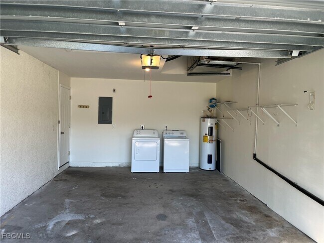 Building Photo - 601 SE 5th St