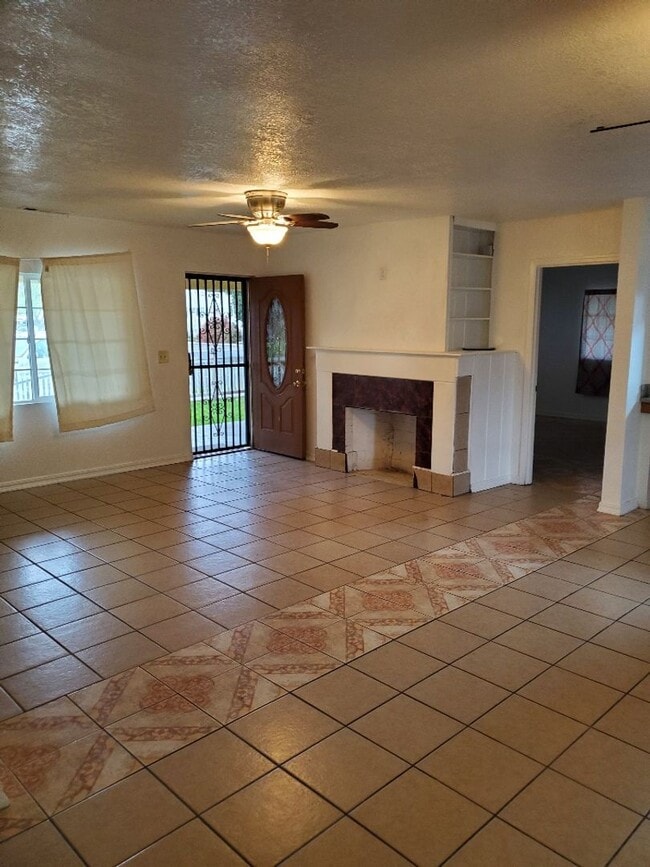 Building Photo - Home For Rent