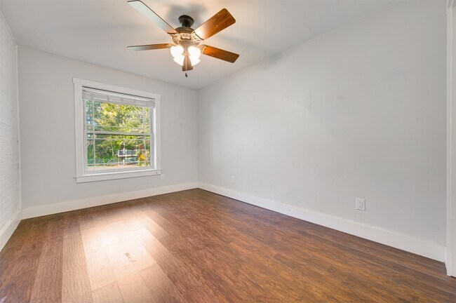 Building Photo - 215 Perryman Rd