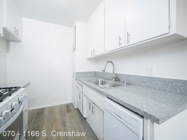 Building Photo - 1166 S Crenshaw Blvd