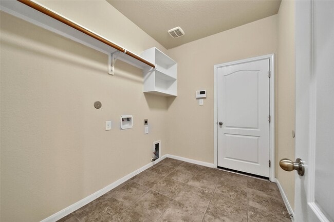 Building Photo - 25208 Forest Ledge Dr