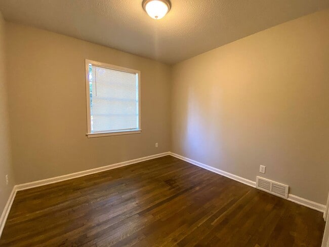 Building Photo - 3 bed, 2 bath near Yale and Raleigh Millington