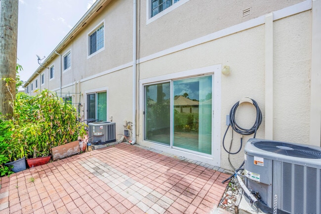 Building Photo - 5441 Via Delray Blvd