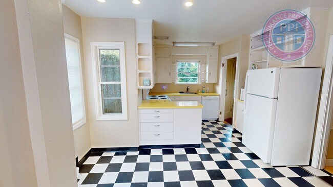 Building Photo - Gardener's Delight in Roseway Neighborhood! Charming NE Home Awaits" PET Friendly! NO SECURITY DE...
