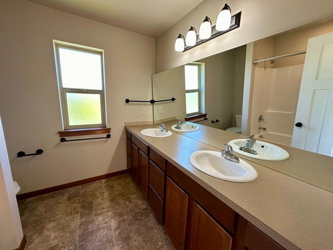 Building Photo - PI5837