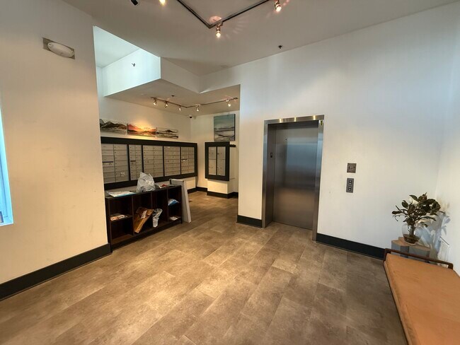 Building Photo - 655 Crockett St