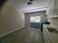 Building Photo - 455 Emerald Lake Dr