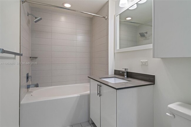 Building Photo - 999 SW 1st Ave