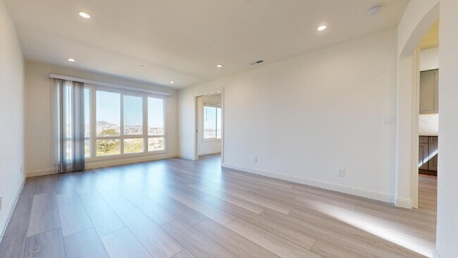 Building Photo - "Charming Urban Retreat: Cozy 1-Bedroom Haven in Daly City!"