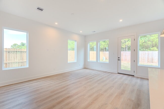 Building Photo - 7628 Inwood Hls Ln