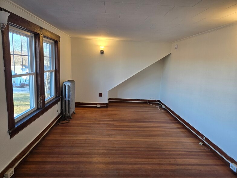 Building Photo - 10 Pierce St