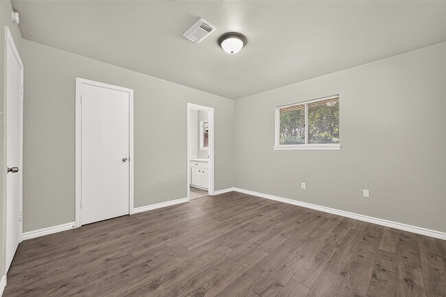 Building Photo - 611 Dogwood Trail