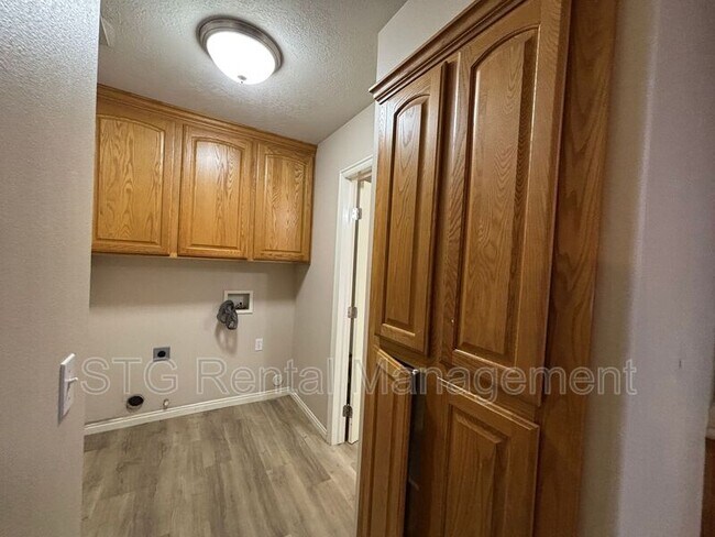 Building Photo - 1167 E 400 S