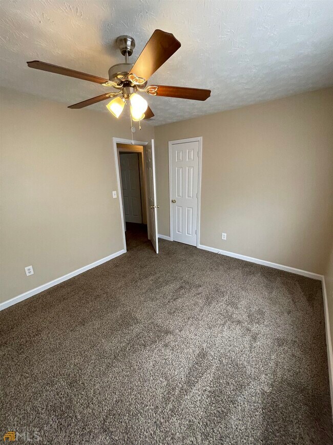 Building Photo - 100 Oak Hill Dr