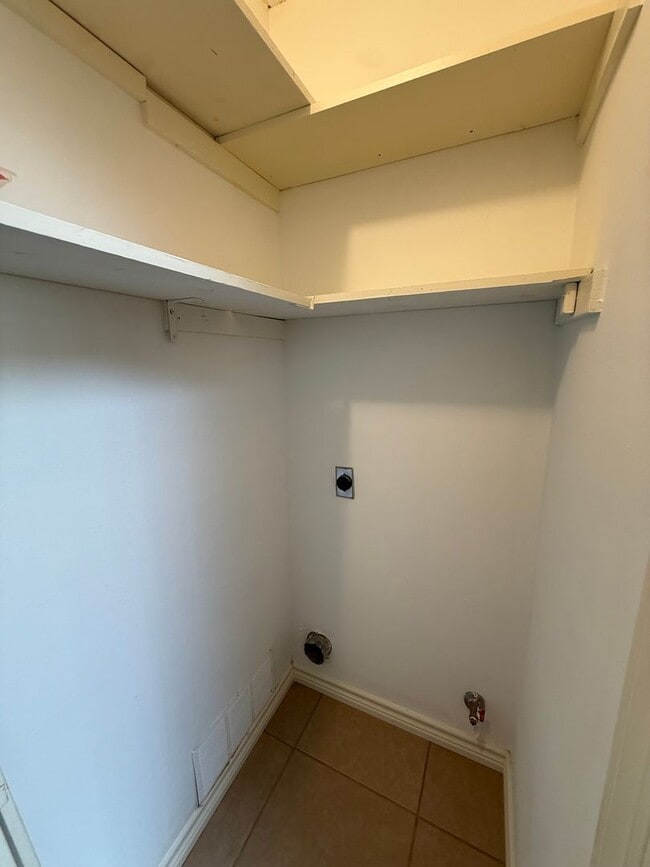 Building Photo - 3-bed/2-bath near Paluxy/Grande!