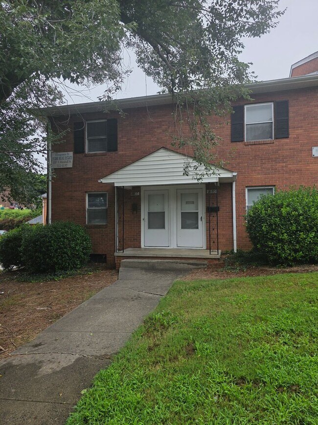 Primary Photo - 1607 W Northwest Blvd