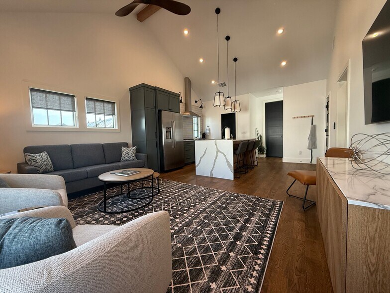 Building Photo - 1921 Runway Blvd