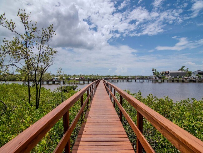 Building Photo - Waterfront Penthouse Living – Luxury 3 Bedroom / 2 Bath Condo on the Water