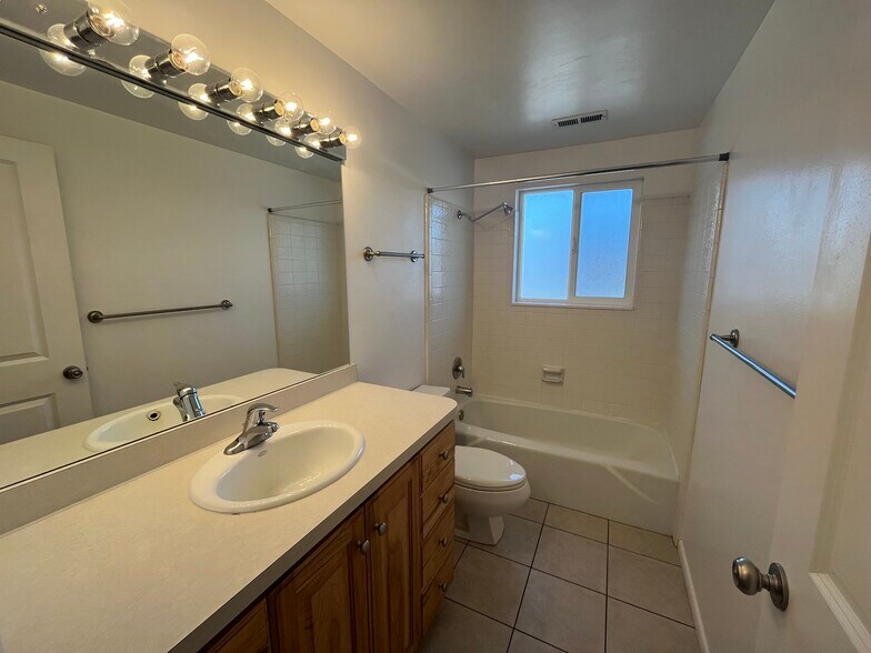 Bathroom - 344 S 150 W