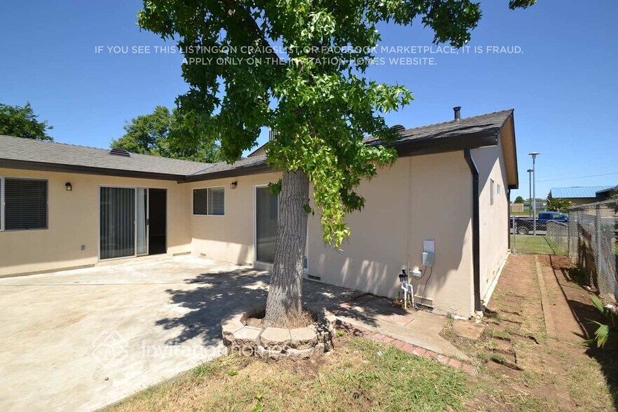 Building Photo - 10471 Reymouth Ave