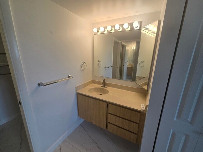 Building Photo - 901 Seafarer Cir