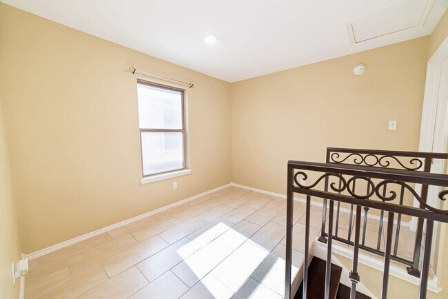 Building Photo - 4316 Ramona Dr