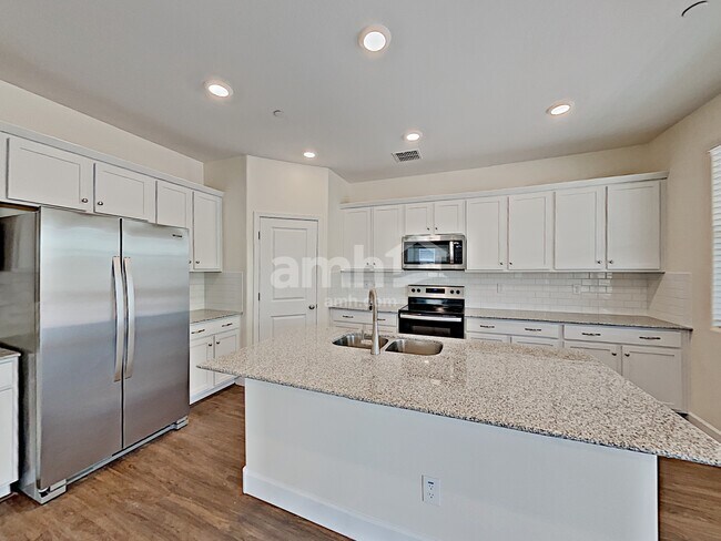 Building Photo - 12502 N 60th Ave