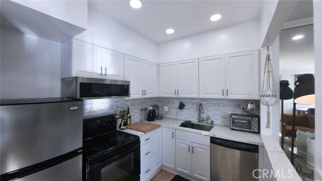 Building Photo - 2575 E 19th St