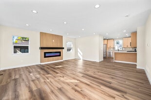 Building Photo - 2435 S Race St