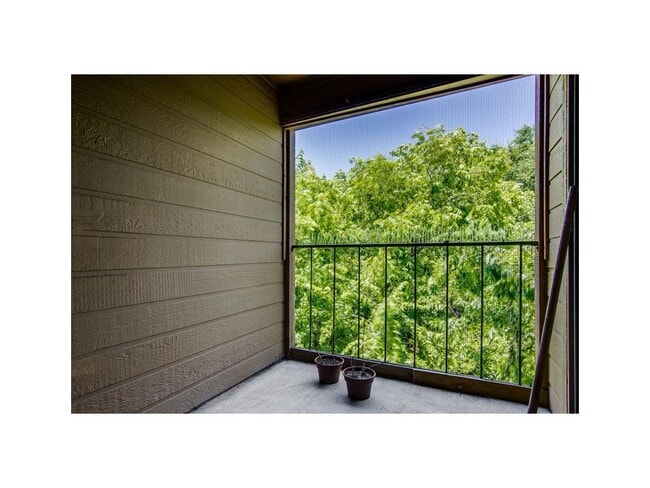 Building Photo - 203 E 31st St