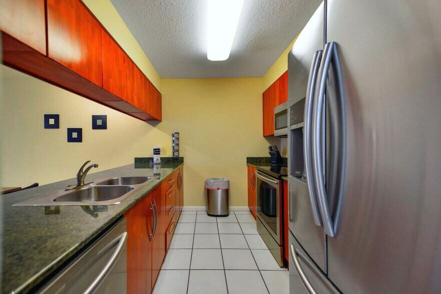 Building Photo - 1 SE 12th St