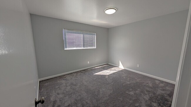Building Photo - M929