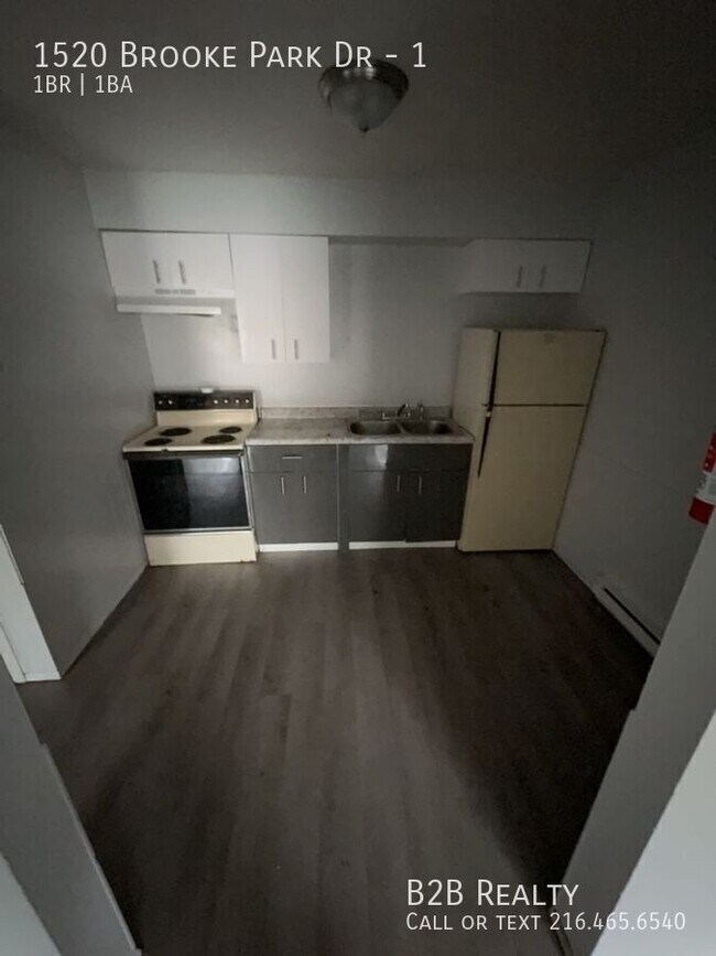 Building Photo - 1520 Brooke Park Dr