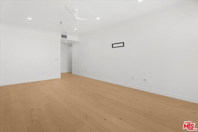 Building Photo - 1450 S Beverly Dr