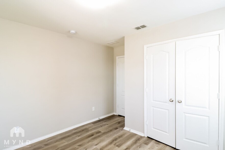 Building Photo - 6928 Glade Oaks Dr