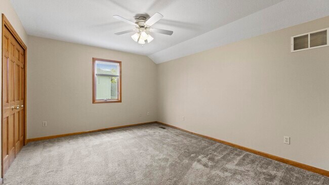 Building Photo - 811 Ivy Creek Cove