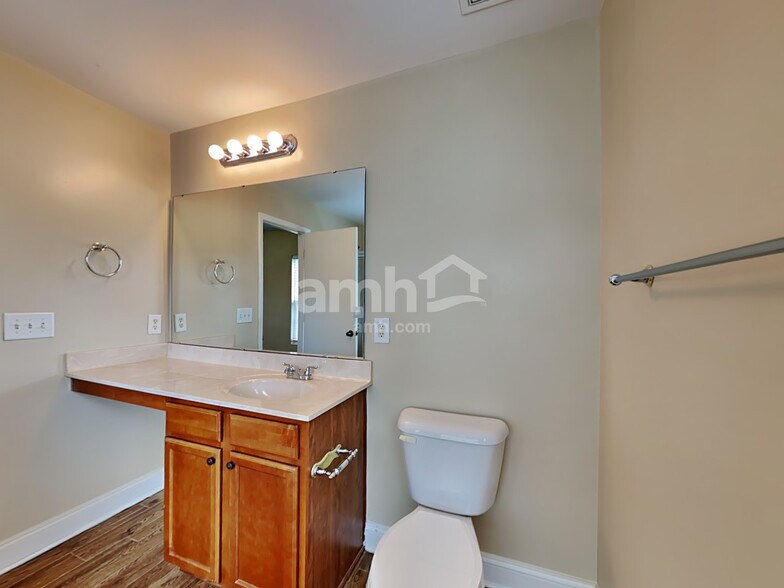 Building Photo - 3770 Marshlane Way