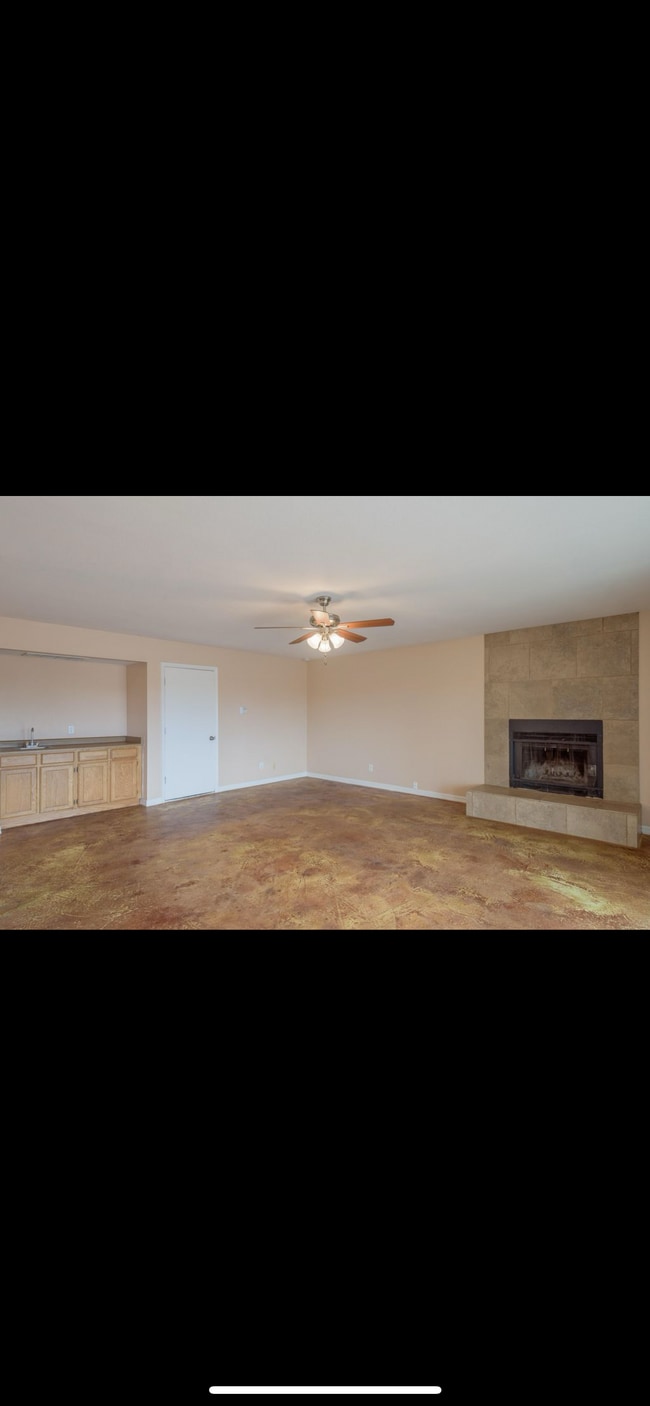 Building Photo - 10417 La Paz Dr