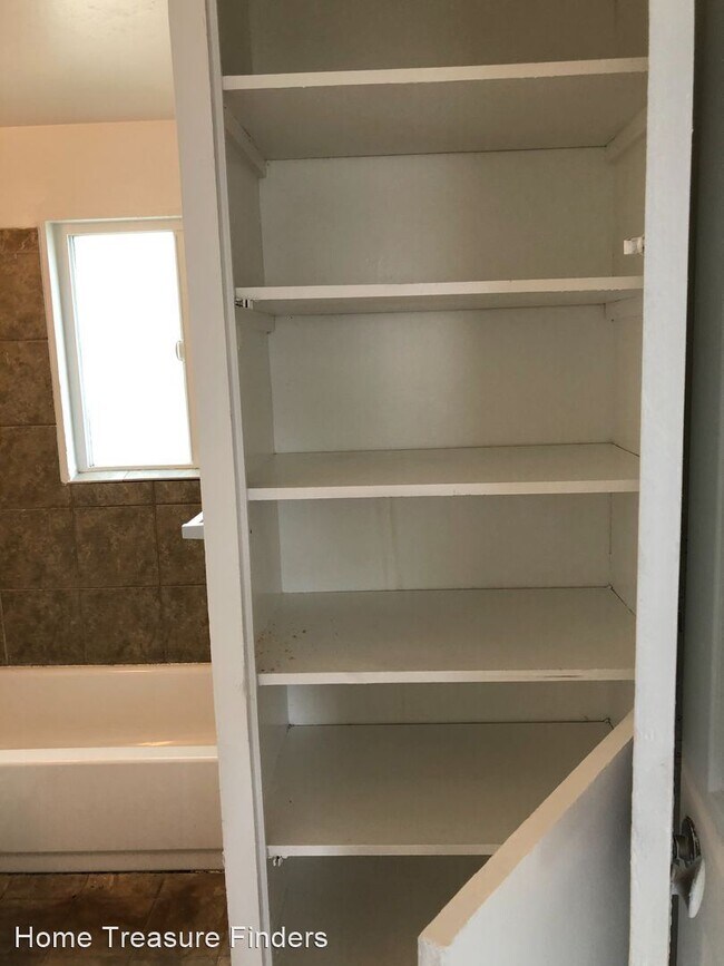 Building Photo - 1869-1887 W Mosier Pl