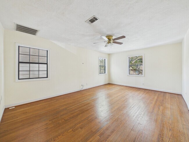 Building Photo - 5110 Academy St