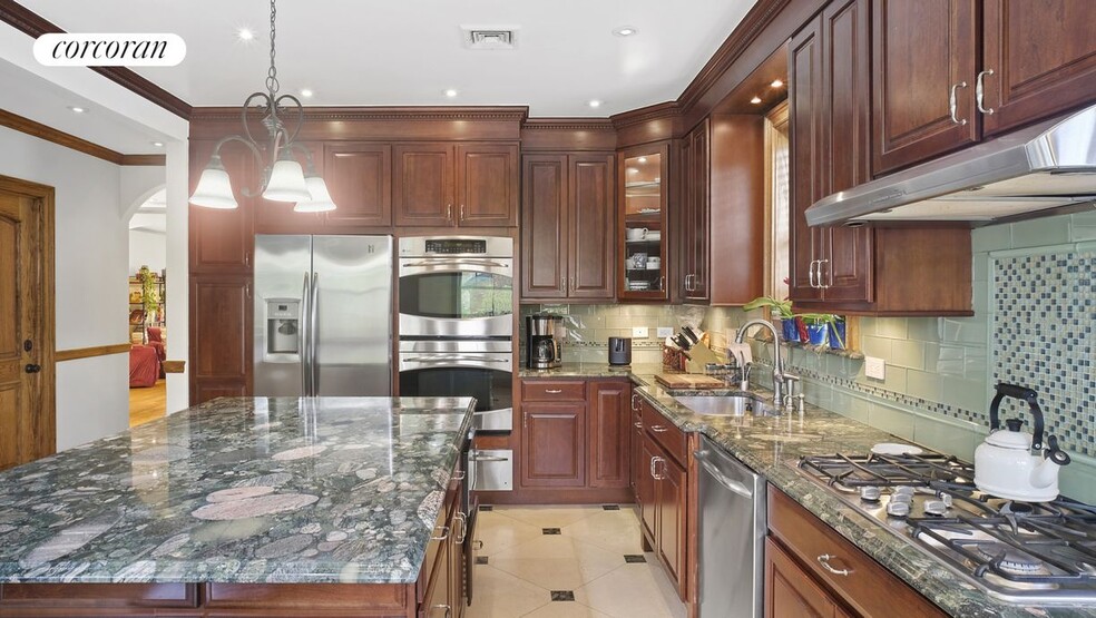 Building Photo - 6039 Huxley Ave